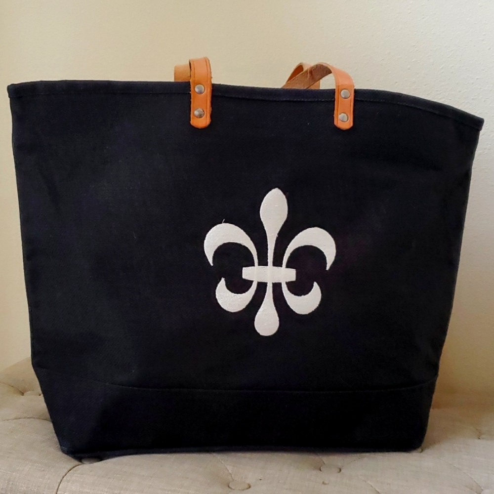 Woven weekend bag with leather straps